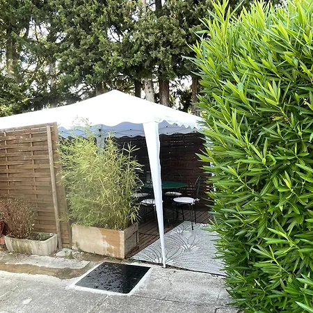 Panzió Mas Grimaud - Gite- Et D'hotes Familiales *