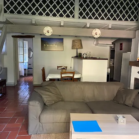 Bed & Breakfast Mas Grimaud - Gite- Et D'hotes Familiales *