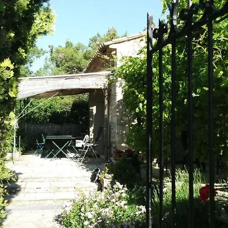 Bed & Breakfast Mas Grimaud - Gite- Et D'hotes Familiales Eygalières