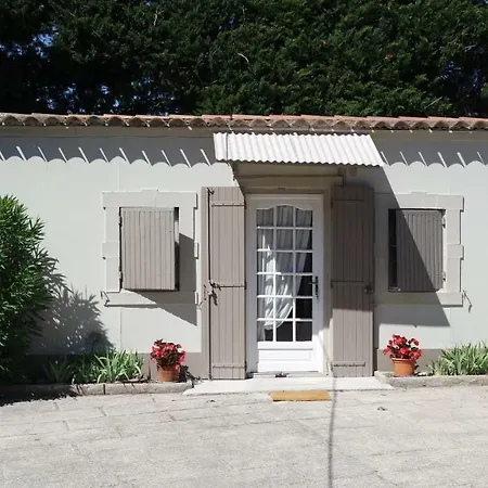 Bed & Breakfast Mas Grimaud - Gite- Et D'hotes Familiales *